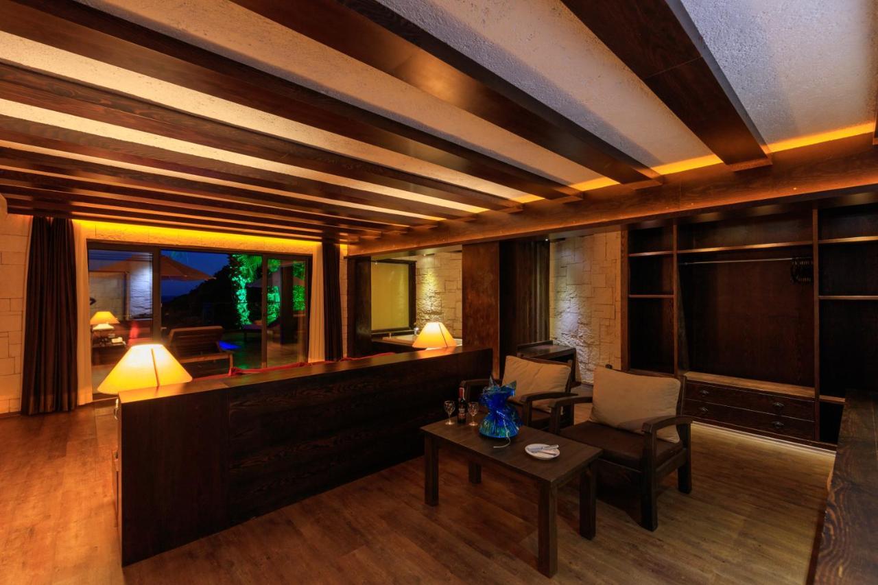 Manaspark Deluxe Hotel 올루데니스 외부 사진