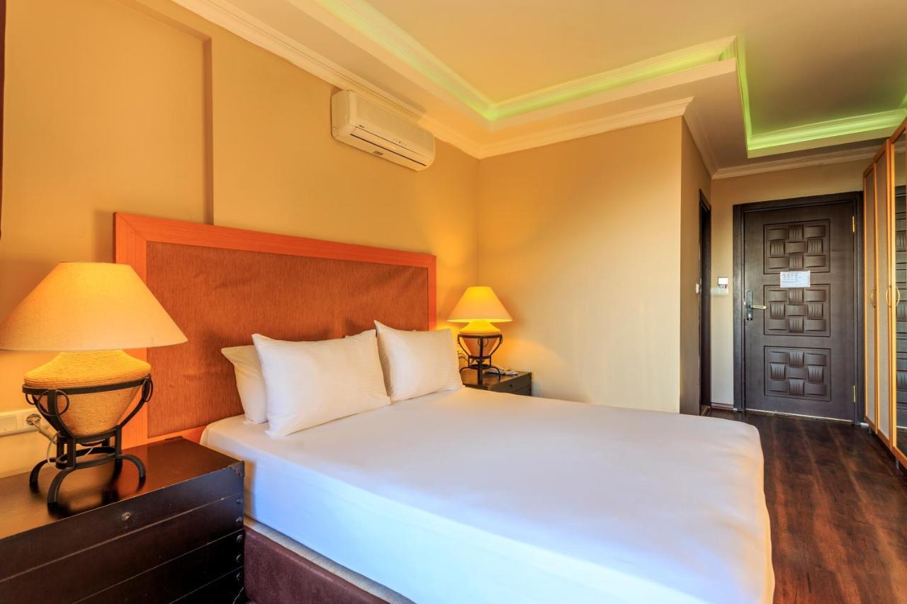 Manaspark Deluxe Hotel 올루데니스 외부 사진